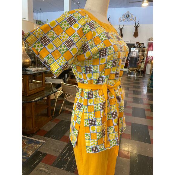 1970s pantsuit, 70s 2 piece set, vintage outfit, novelty print, mod pants, 27 - Picture 6 of 9